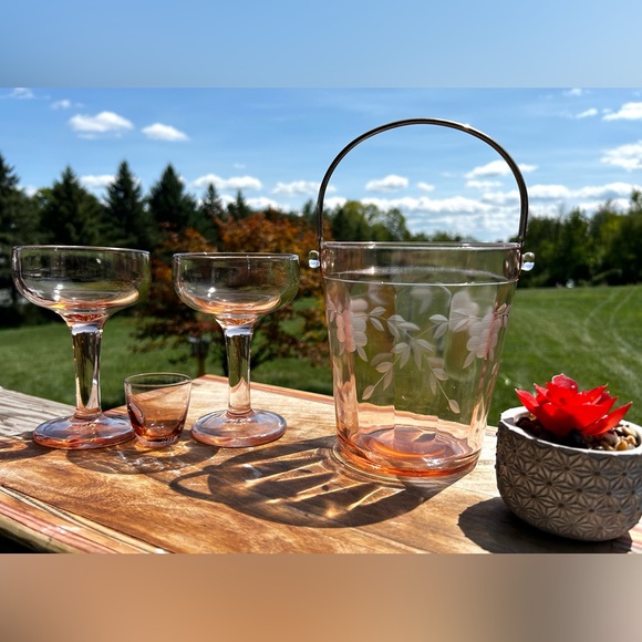Vintage Set up PINK DEPRESSION GLASS ICE BUCKET 2 coupe glasses/shot glass - Picture 1 of 15